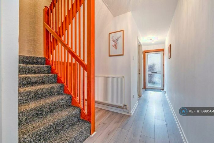 2 Bedroom Maisonette To Rent In Braid Square, Glasgow, G4