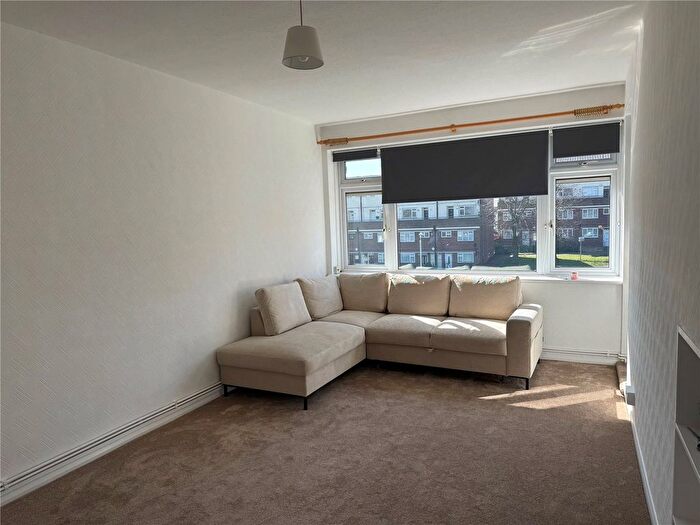 1 Bedroom Flat To Rent In Trowbridge Road, Romford, RM3