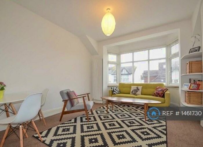 2 Bedroom Maisonette To Rent In Oakleigh Park Drive, Leigh-On-Sea, SS9