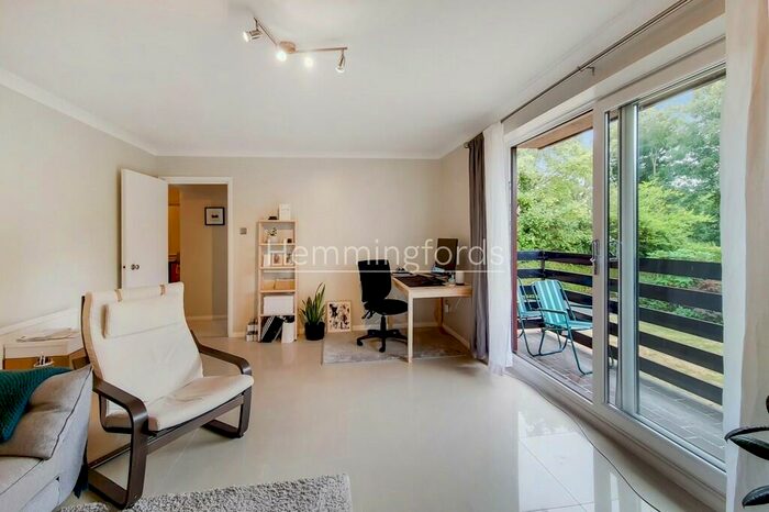 2 Bedroom Apartment To Rent In Glenmore Lodge, Beckenham, BR3