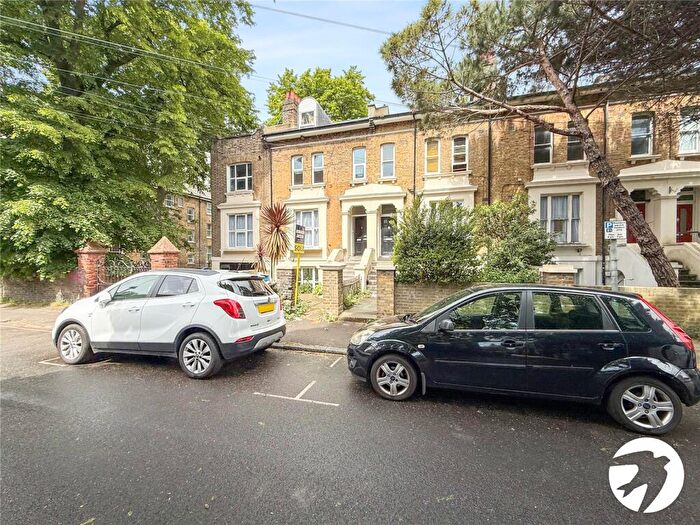 2 Bedroom Flat To Rent In Cressingham Road, London, SE13