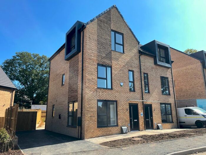 4 Bedroom Semi-Detached House To Rent In Frank Wright Close, Sheffield, S2