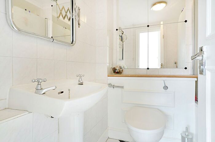 1 Bedroom Flat To Rent In Chelsea Cloisters, Sloane Avenue, Kensington And Chelsea, London, SW3