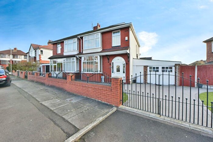 4 Bedroom Semi Detached House For Sale In Warwick Grove, Audenshaw, Manchester, Greater Manchester, M34
