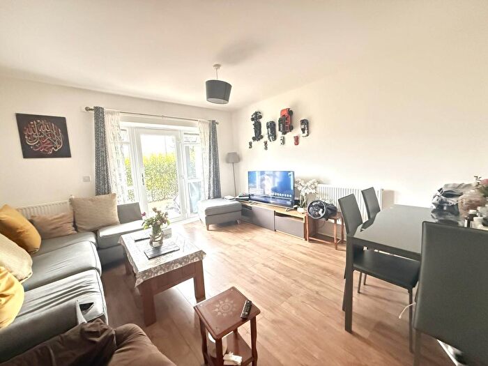 2 Bedroom Flat To Rent In Penny Royal Drive, Drayton Garden Village, West Drayton, UB7