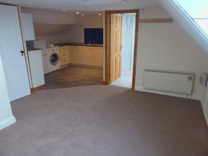 Studio To Rent In High Street, Royal Wootton Bassett, Swindon SN4