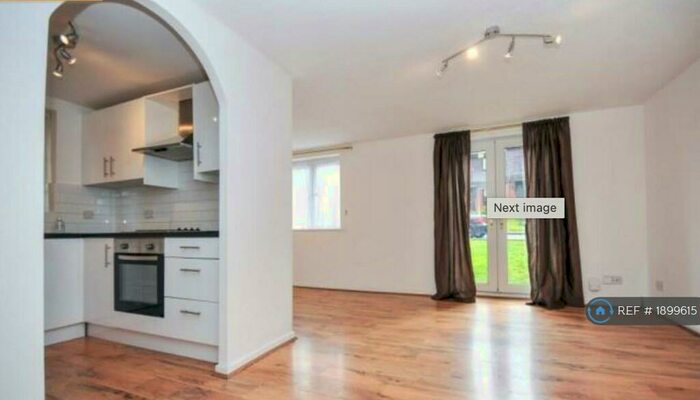 2 Bedroom Flat To Rent In Gables Close, London, SE12