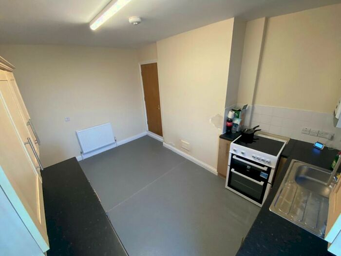 3 Bedroom House To Rent In Milgate Street, Royston, S71