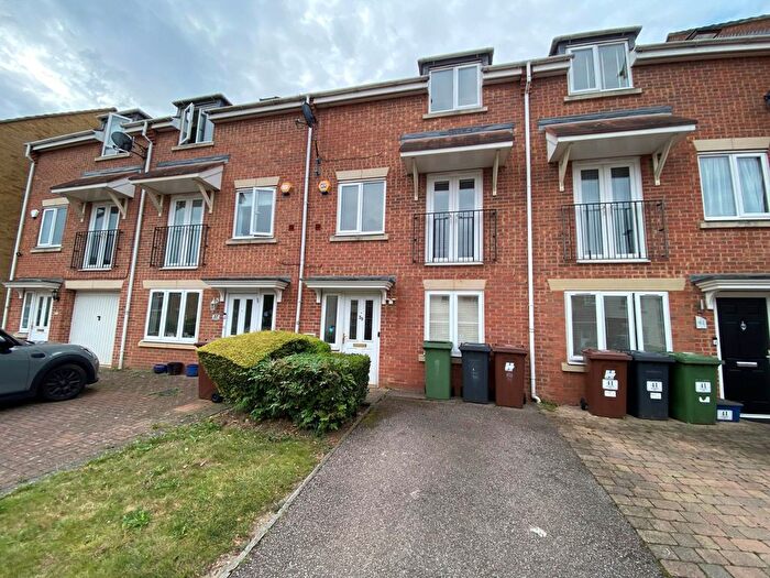 3 Bedroom Town House To Rent In Coleridge Way, Borehamwood, WD6
