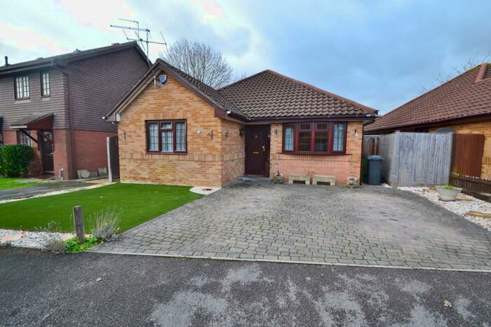 2 Bedroom Bungalow To Rent In Valley Park, SO53