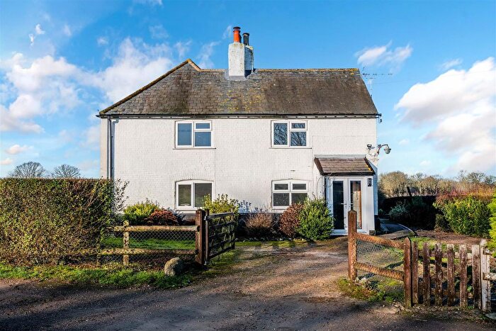 4 Bedroom Detached House To Rent In Reads Rest Lane, Tadworth, KT20