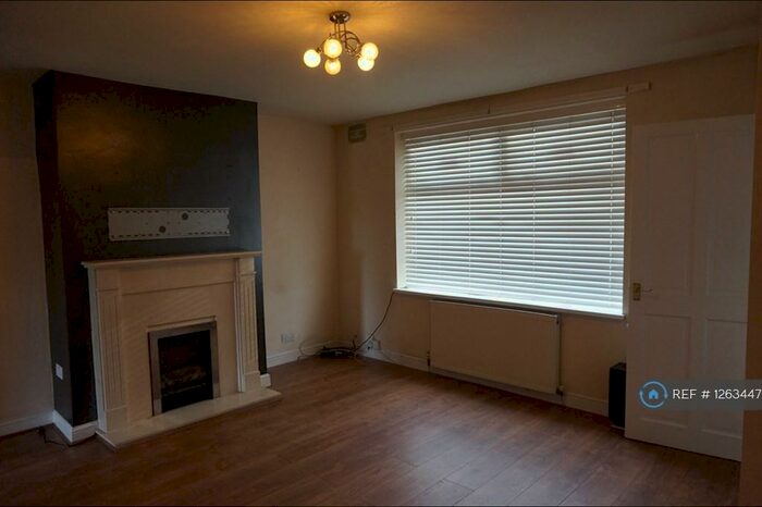 3 Bedroom Semi-Detached House To Rent In Hawthorn Avenue, Radcliffe, Manchester, M26