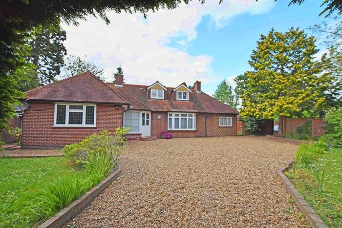 4 Bedroom Detached Bungalow To Rent In Broad Lane, Hampton, TW12