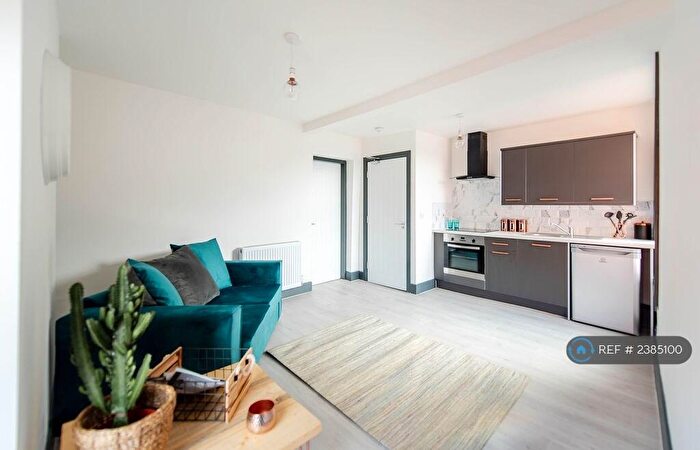 2 Bedroom Flat To Rent In Booth Street, Ashton-Under-Lyne, OL6