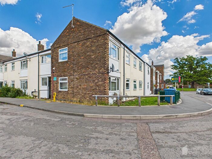 2 Bedroom Flat For Sale In Hornbeams, Harlow, CM20