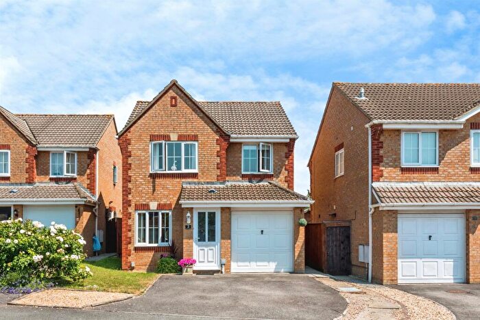 3 Bedroom Detached House For Sale In Timandra Close, Swindon, SN25