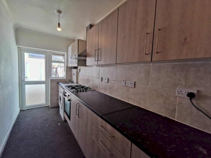 4 Bedroom Maisonette To Rent In Lynton Road, Harrow, HA2