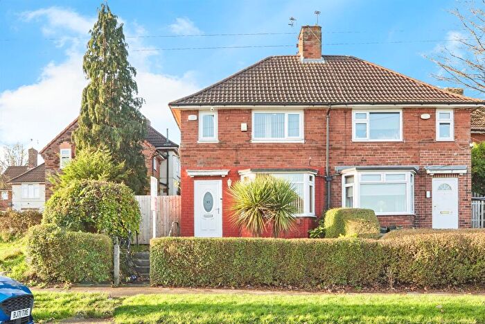 2 Bedroom Semi Detached House For Sale In North Farm Road, Leeds, LS9