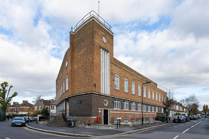 2 Bedroom Flat To Rent In Met House, E10