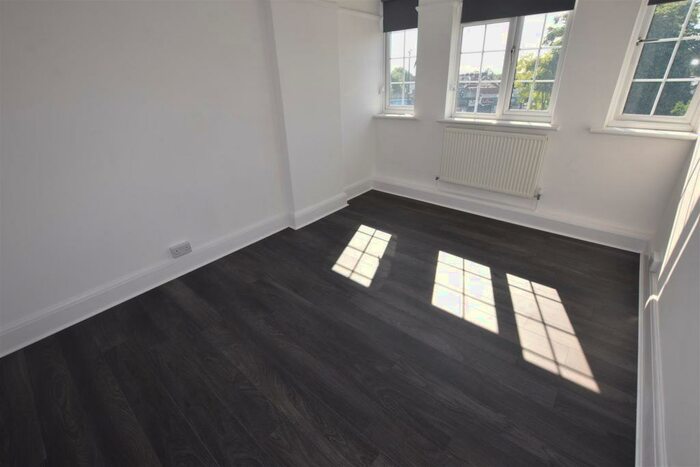 4 Bedroom Flat To Rent In Ridge Avenue, London, N21