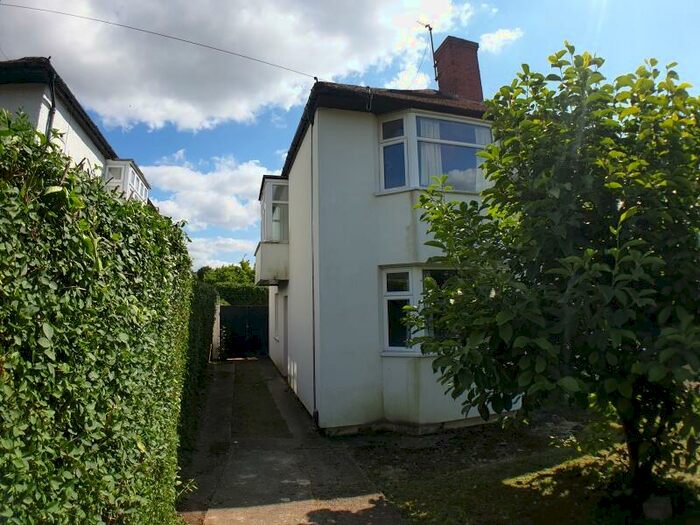 3 Bedroom Semi-Detached House To Rent In Hendred Street *Student* Double Bedrooms, OX4