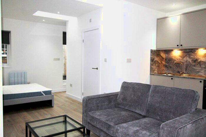 Studio To Rent In Fashion Street, London, E1