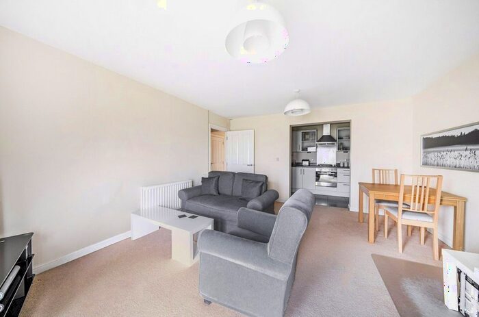 2 Bedroom Flat For Sale In Raven Close, Watford, Hertfordshire, WD18