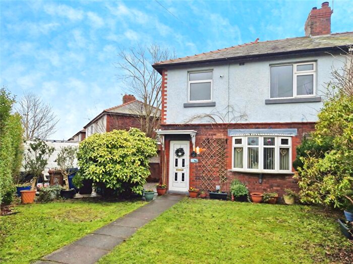 3 Bedroom Semi Detached House For Sale In Garrett Hall Road, Worsley, Manchester, M28