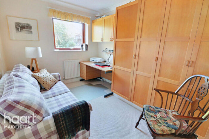 2 Bedroom Apartment For Sale In Ray Park Road, Maidenhead, SL6