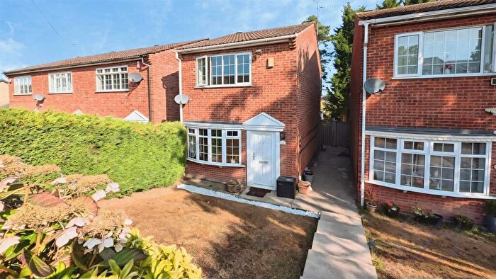 2 Bedroom Detached House For Sale In Woodside Gardens, Ravenshead, Nottingham, NG15