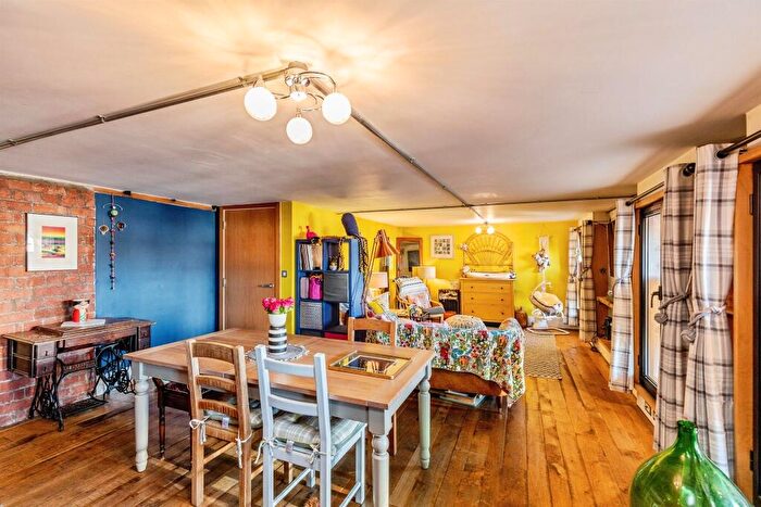 2 Bedroom Flat For Sale In Queen Charlotte Street, Bristol, BS1