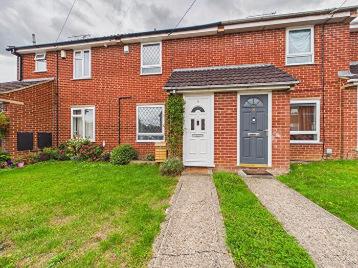 2 Bedroom Town House For Sale In Minton Close, Tilehurst, Reading, RG30