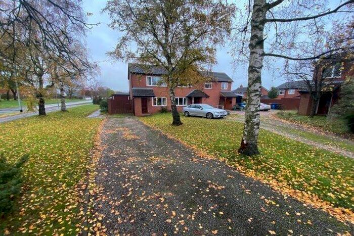 2 Bedroom Property To Rent In Curlew Close, Lichfield, WS14