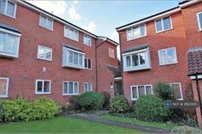 2 Bedroom Flat To Rent In Cambridge Gardens, London, N10
