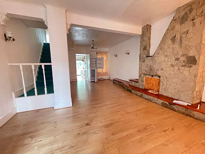 3 Bedroom Terraced House To Rent In Willow Street, Romford, RM7