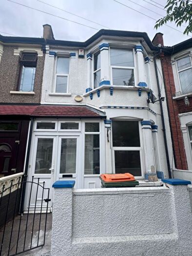 3 Bedroom Terraced House To Rent In Morris Ave, E12