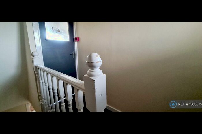 4 Bedroom Terraced House To Rent In Spring Place, Bradford, BD7