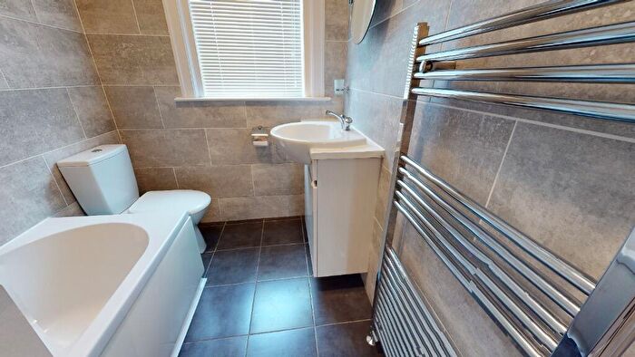 2 Bedroom Bungalow To Rent In West Craigs Avenue, Maybury, Edinburgh, EH12