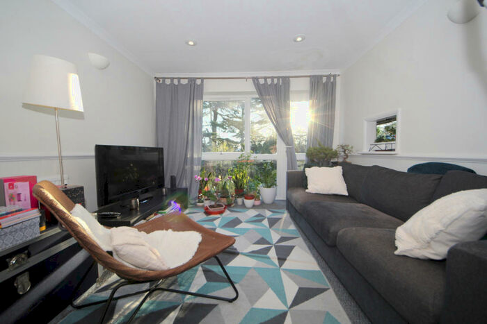 2 Bedroom Flat To Rent In Village Road, Enfield, EN1