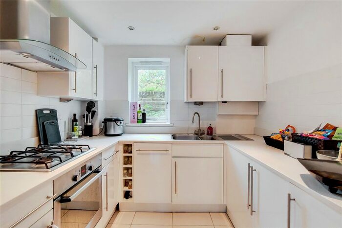 1 Bedroom Flat To Rent In Dryden Close, Abbeville Village, SW4