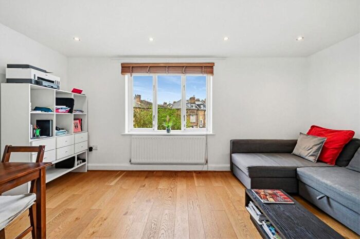 1 Bedroom Flat For Sale In Bellina Mews, Kentish Town, NW5