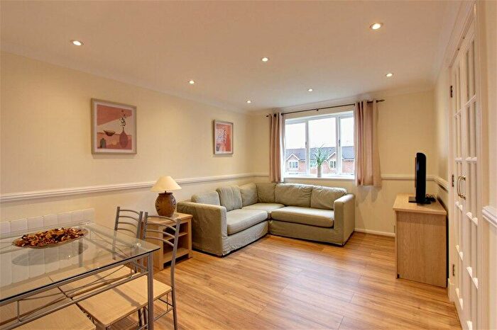 1 Bedroom Flat To Rent In Blackdown Close, East Finchley, N2