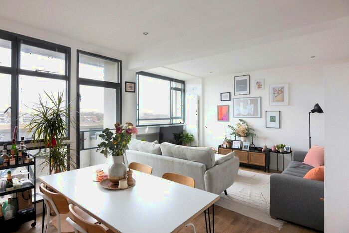 2 Bedroom Apartment To Rent In Claredale Street, Bethnal Green, London, E2