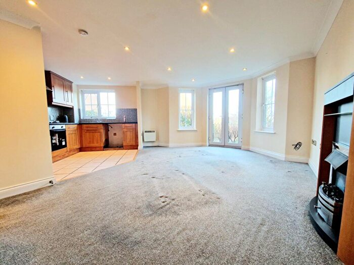 2 Bedroom Flat To Rent In Dingle Close, Radcliffe, M26