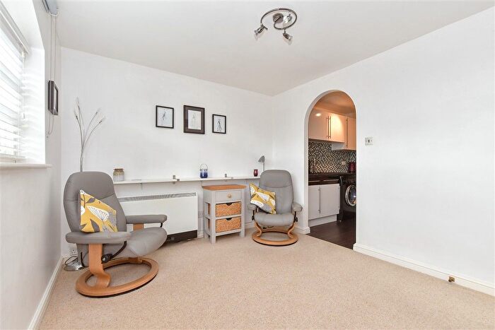 1 Bedroom Flat For Sale In Swan Street, West Malling, Kent, ME19