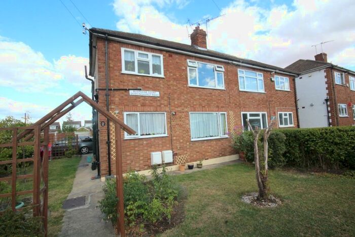2 Bedroom Maisonette To Rent In Doddinghurst Road, Brentwood, Essex, CM15
