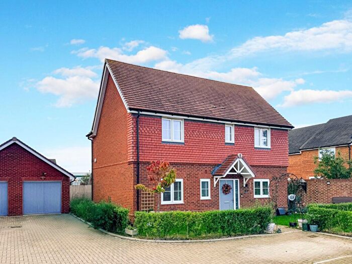 3 Bedroom Detached House For Sale In Claridge Close, Shrivenham, SN6