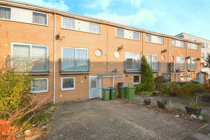 4 Bedroom Detached House To Rent In Merbury Road, London, SE28