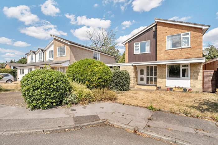 4 Bedroom Detached House For Sale In Meadowcroft, Bromley, BR1