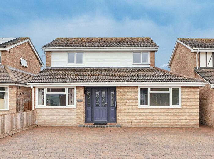 4 Bedroom Detached House For Sale In Membury Way, Grove, OX12